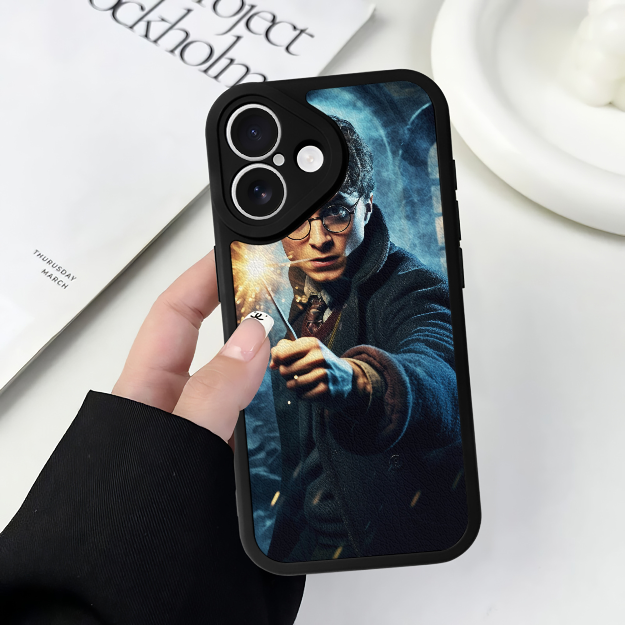 （画像用） Harry Potter ハリー・ポッターシリーズ 【iPhone 16シリーズ対応】シリコンスマホケース（レザー調） 材質：シリコン